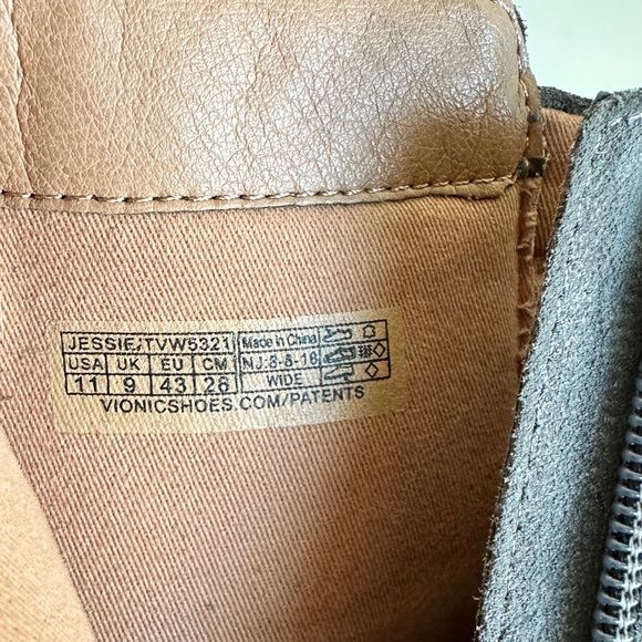 Vionic Jessie Ankle Booties Weather resistant upper gray suede Size 11 W - Picture 6 of 7